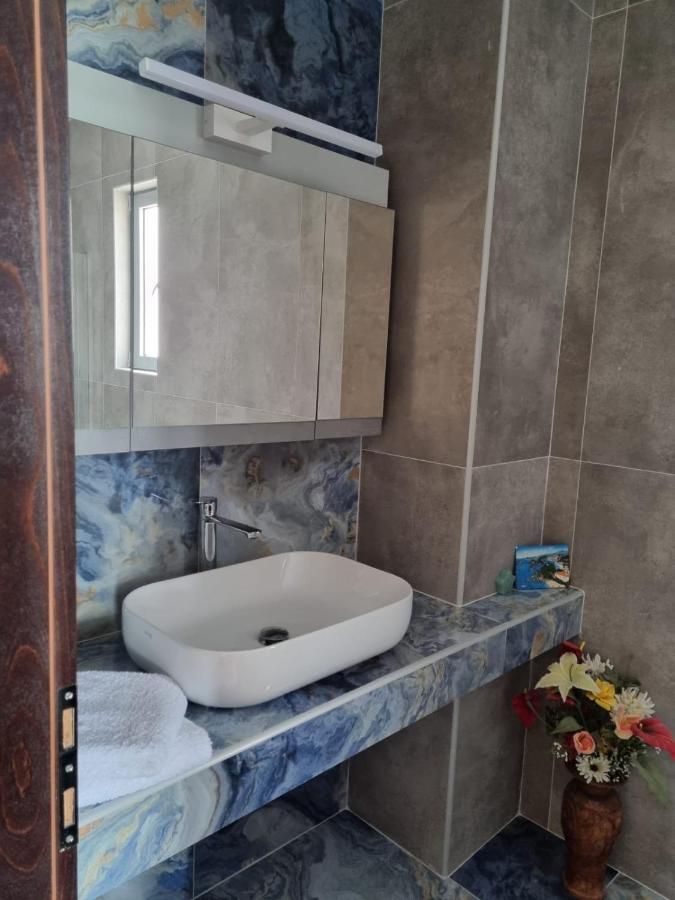 Valentina'S Luxe Apartment Masztihári Kültér fotó